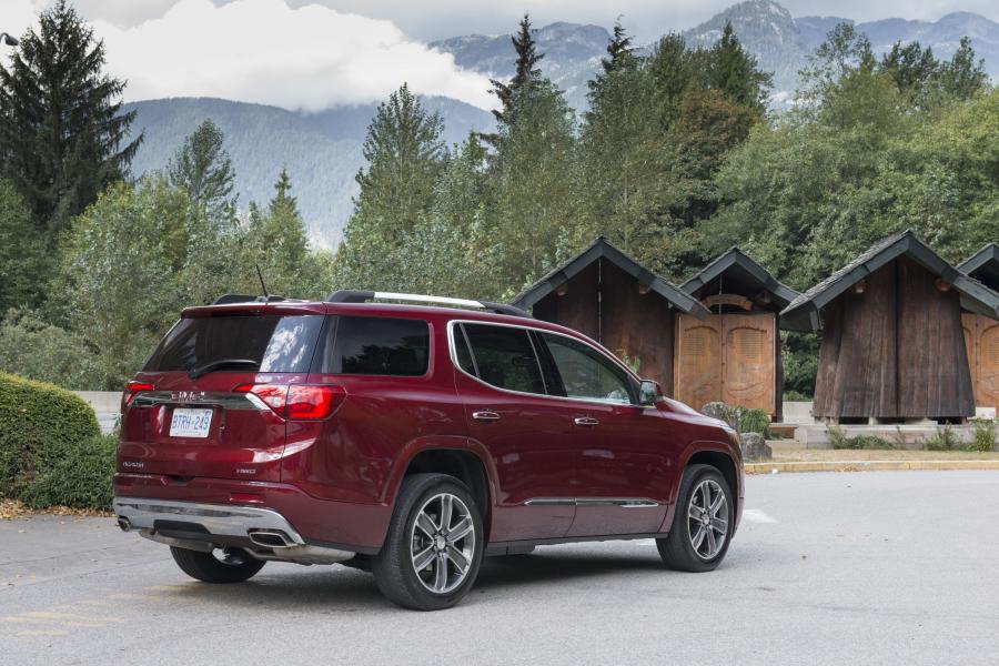  GMC Acadia Denali 2016 года  (фото 3 из 33)